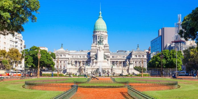 The government of the Province of Buenos Aires has authorized the use of electronic payments, leading to casinos now being able to accept debit card use.