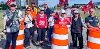 Unifor has started a picket line at another Great Canadian Gaming Corporation (GCGC) casino after negotiations between the firm and the trade union broke down.