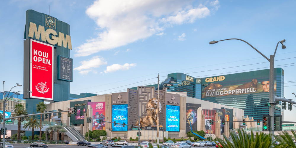 Casino landlord taking full ownership of MGM Grand, Mandalay in