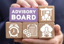Advisory board concept in the form of wooden blocks
