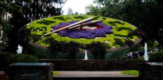 Floral clock in Frankfort, KY
