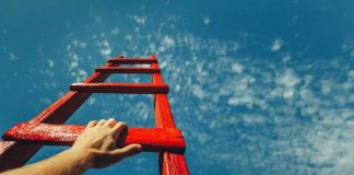 Hand climbing ladder