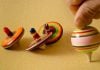 Several spinning top toys