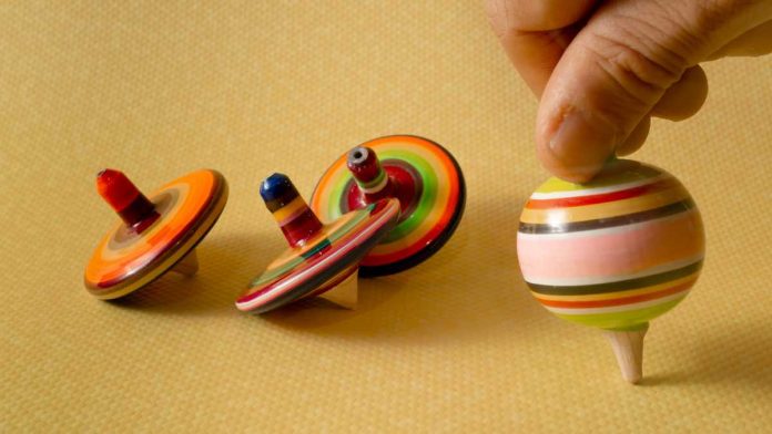 Several spinning top toys