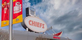 Kansas may use betting revenue to lure Chiefs, Royals over border Kansas may use betting revenue to lure Chiefs, Royals over border