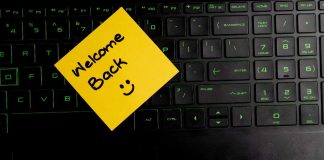Welcome back written on Post-It to greet the return of BetCris to US sports betting