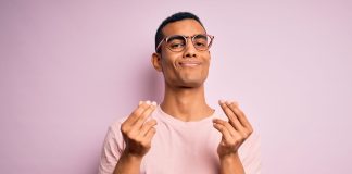 Hard Rock, BetMGM tell Illinois bettors to raise minimum stakes A man doing the hand gesture representing money, richness or payment