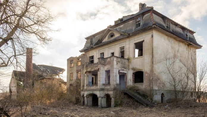 Jackpot-City,-Spin-owner-Super-Group-abandoning-US-online-casino An abandoned house