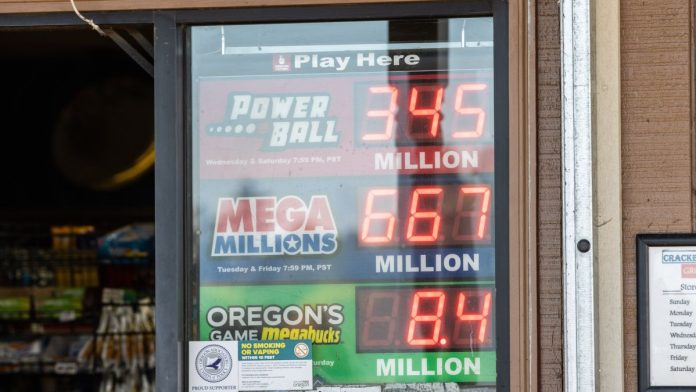 Oregon-Lottery-proposing-regulating-couriers,-banning-cross-border-sales A shop window of a retailer in Oregon selling Oregon Lottery tickets