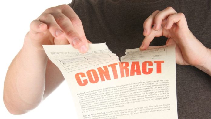 NFL-says-prediction-market-sport-contracts-count-as-banned-betting-68acc5bdbb90c A person rips up a contract