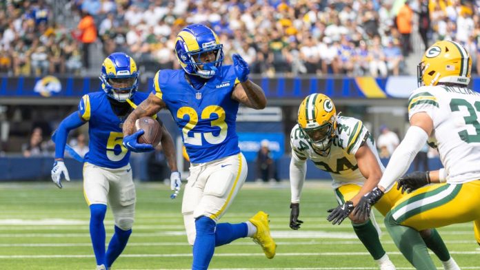 Los Angeles Rams running back Kyren Williams runs the ball versus the Green Bay Packers