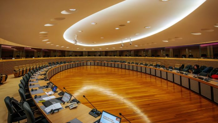 A roundtable in a large meeting hall