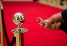 Hand opening velvet rope