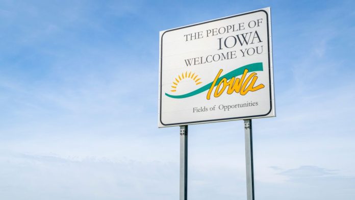 A sign welcoming new entrants to Iowa