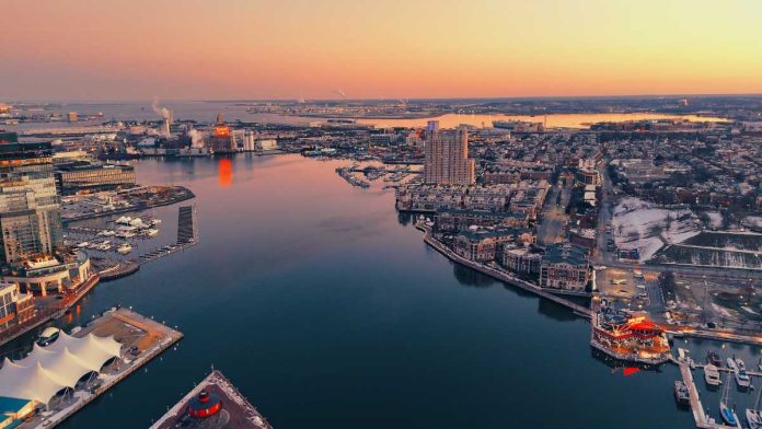 Balitmore-FD-DK-Suit Baltimore skyline