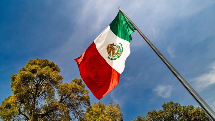 Mexico-close-to-hiking-gambling-tax-to-50%-after-Senate-approval The flag of Mexico flying above trees in the sunshine
