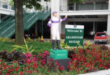 Jockey statue at Churchill Downs