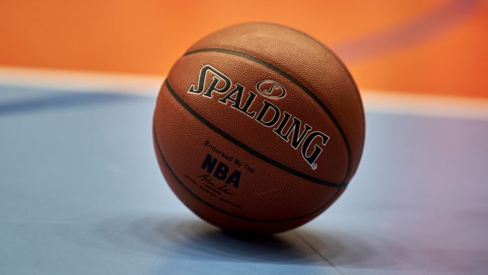 NBA basketball as FanDuel offers real-time bet tracking for select league games.