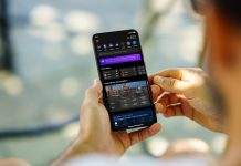A bettor using the Fanatics Sportsbook app on their phone
