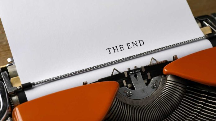 Typewriter with page reading The End
