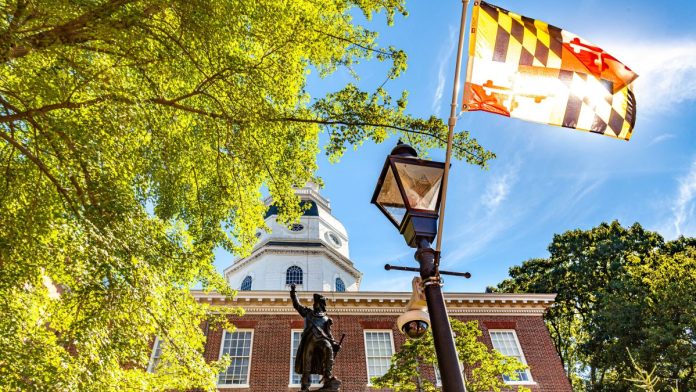 Maryland-Lottery-says-sweeps-sites,-like-offshore-casinos,-are-illegal The Maryland State House with the Maryland flag flying