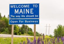 A road sign welcoming drivers into Maine