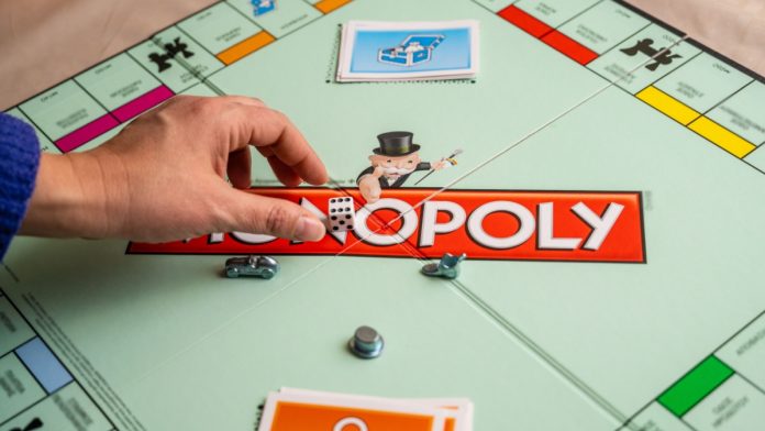 Maine-PENN-CEO-Monopoly-Online-Casino Monopoly board as PENN CEO Jay Snowden takes issues with the framework of Maine's online casino market.