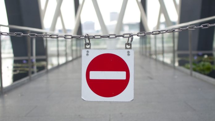 DFS-operators-roll-out-50-state-self-exclusion-program-with-idPair A 'no entry' sign blocking off a walkway