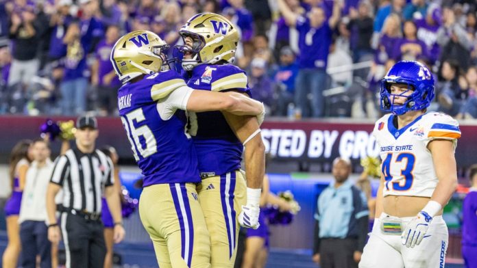 Washington-College-Sports-Betting-Bill-Signed Washington football players as the state approves a bill to allow wagering on in-state colleges.