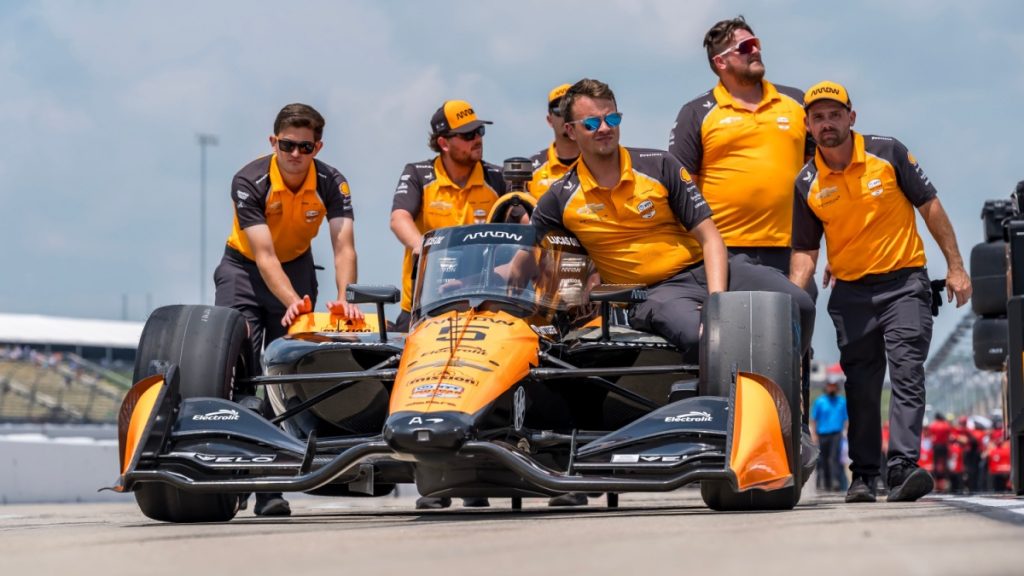Arrow McLaren car as the team partners with PrizePicks.