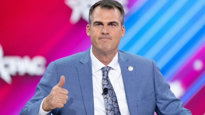 Oklahoma-Sweeps-Bill-Desk-Kevin-Stitt Oklahoma Gov. Kevin Stitt, who will decide on a sweepstakes ban bill.