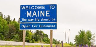 Maine welcome sign as Caesars prepares to offer online casino gaming in the state.