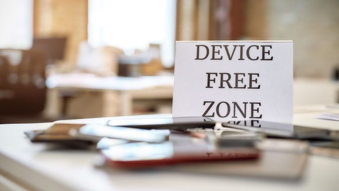 Pennsylvania-Rep-authors-bill-to-geoblock-online-gambling-at-schools A sign suggesting that no phones are allowed